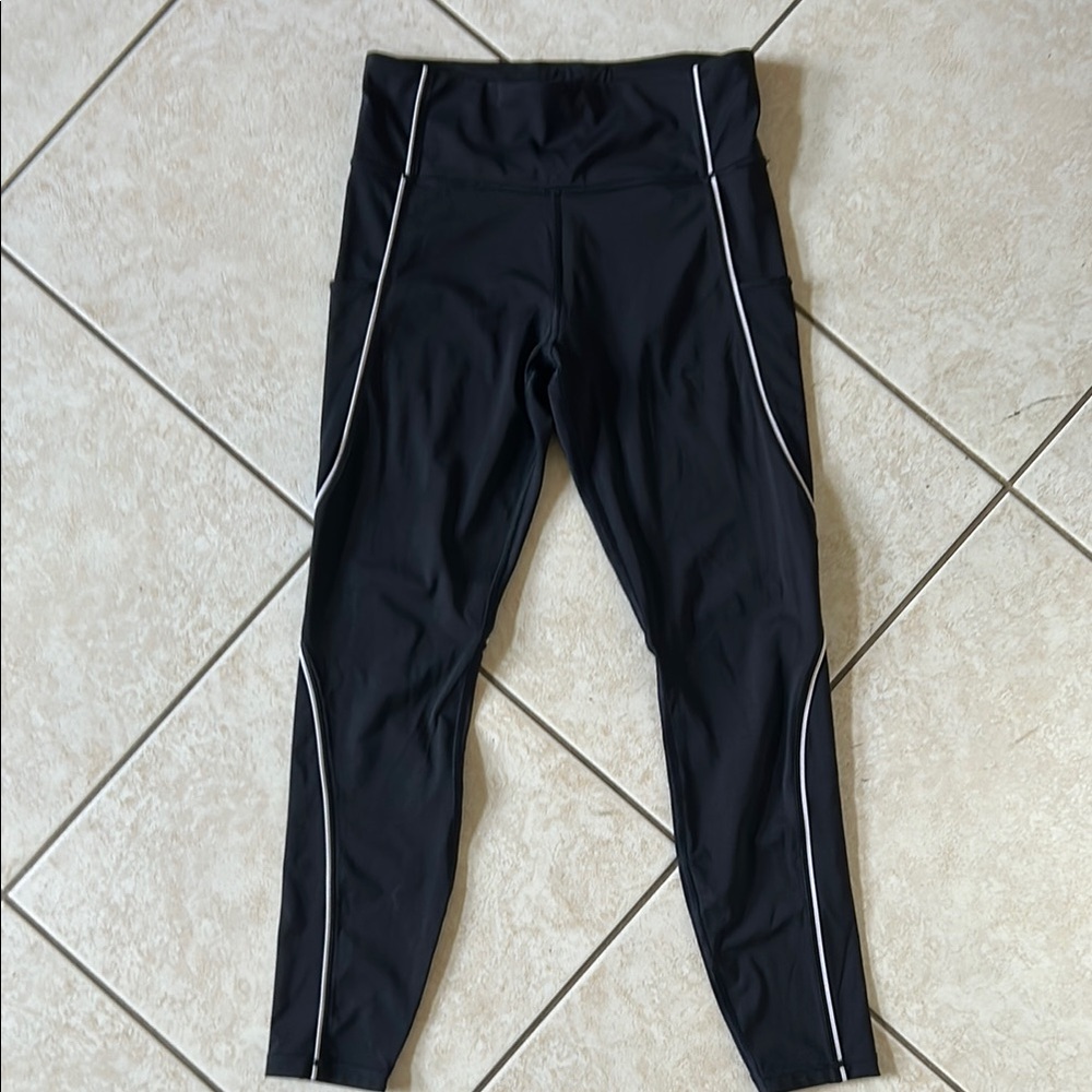 Athleta Brand Tailwind Black Athletic Leggings with White Accents. Size 7/8, MT